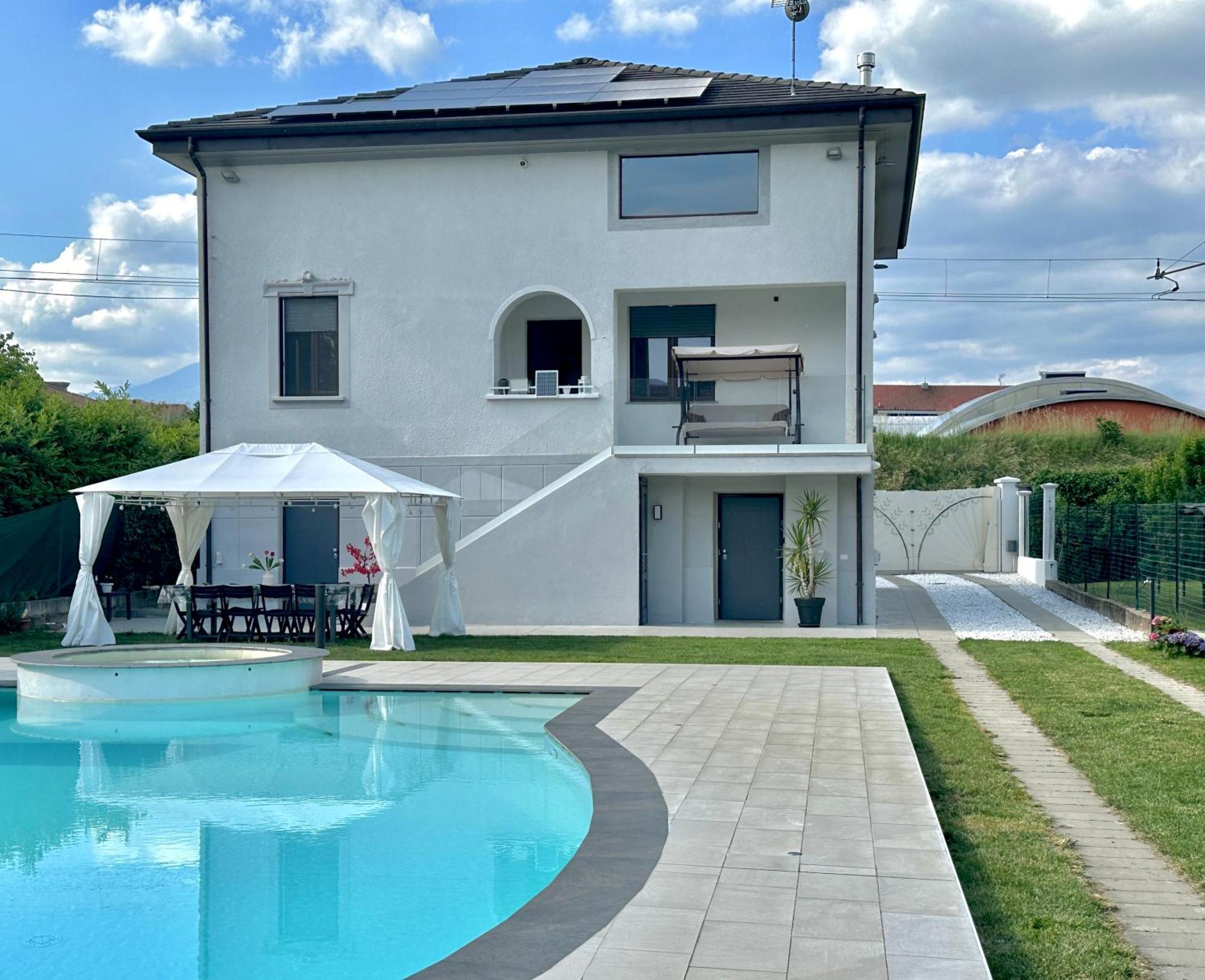 Appartamento In Villa Con Piscina Privata E Jacuzzi Ad Uso Esclusivo Rivarolo Canavese Exterior photo